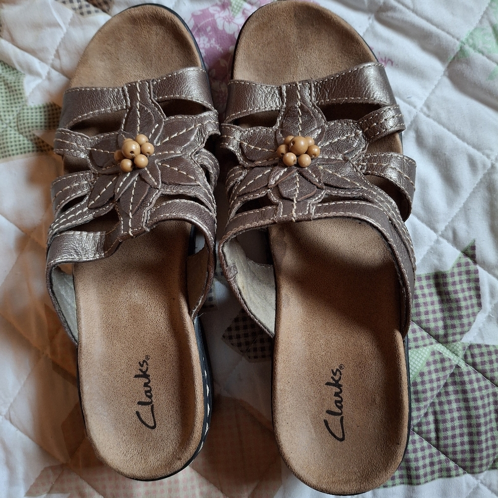 Clarks Brown Floral Sandals sz 9 #999-2705